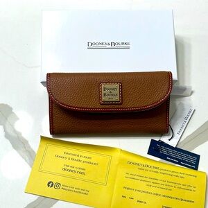Dooney & Bourke Pebble Grain Continental Clutch